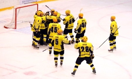 Фоторепортаж с матча ВХЛ «Нефтяник» — «Сарырка» 1:2