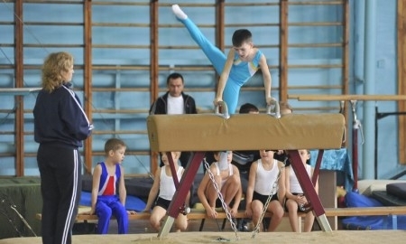 Маленькие гимнасты соревнуются в Астане