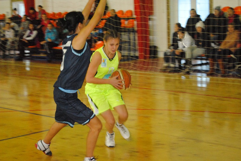 Баскетболистки ДЮБЛа завершили сезон