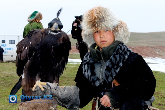 Чемпионат с ловчими орлами прошел в Южном Казахстане
