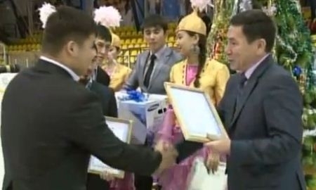 В Ледовом дворе спорта чествовали именитых спортсменов и тренеров Западно-Казахстанской области