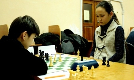 Многократная чемпионка мира Жансая Абдумалик против 10-летнего чемпиона РК Ж. Агманова