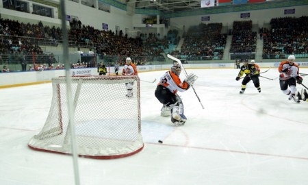 Фото с матча ВХЛ «Сарыарка» — «Спутник» 2:3