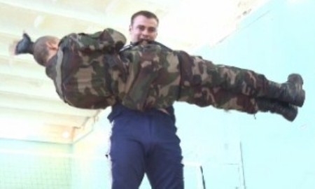 Казахстанский силач готовится к полуфиналу конкурса «Минута славы»