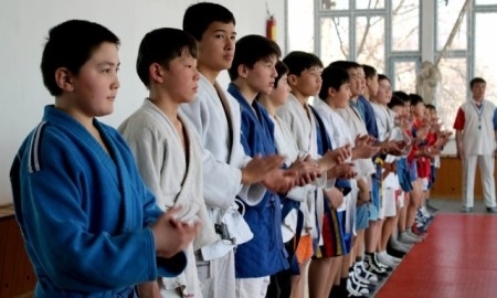 Участники первенства на открытии соревнований