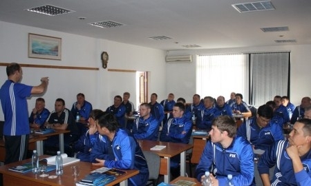 В Алматы прошел семинар ФИФА для тренеров вратарей