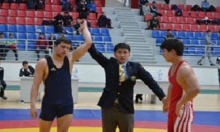 Фоторепортаж с Чемпионата Казахстана по вольной борьбе среди юниоров