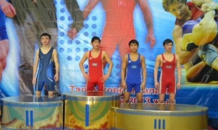 Фоторепортаж с Чемпионата Казахстана по греко-римской борьбе среди юниоров