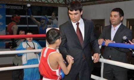 Олимпийский чемпион Серик Сапиев разрезал ленточку в новом зале единоборств в Кокшетау