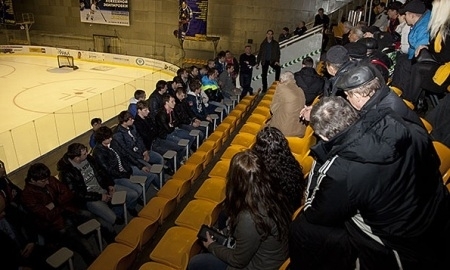 «Торпедовцы» встретились с болельщиками на трибунах и на льду