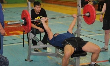 В Актау прошел турнир по жиму штанги