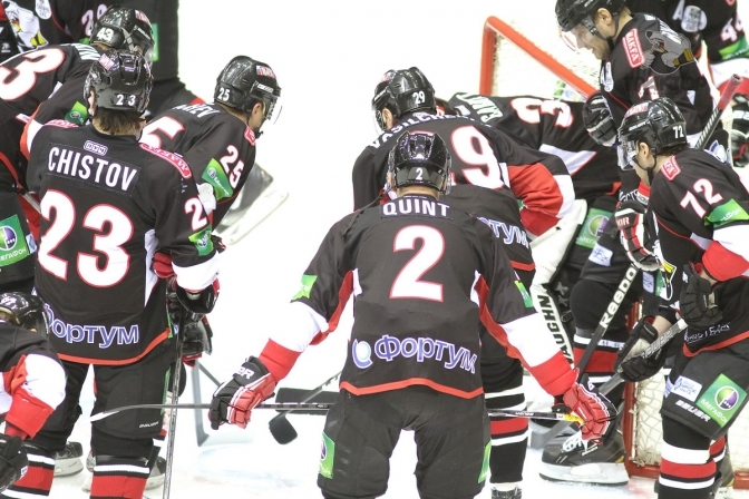 Трактор номера игроков. Лукаш седлак нхл. Трактор номера игроков. Хк трактор джерси. Хк трактор номера игроков.