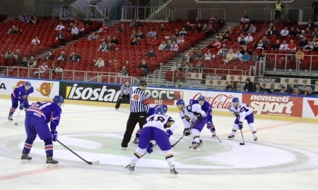 <strong>Казахстан забросил пять безответных шайб Великобритании на Чемпионате Мира</strong>