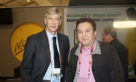 ЮАР. Аскат Жакаев на чемпионате мира-2010 с наставником лондонского «Арсенала» Арсеном Венгером