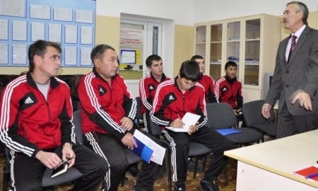 Анатолий Юревич и Канат Мусатаев посетили футбольный центр г. Актобе