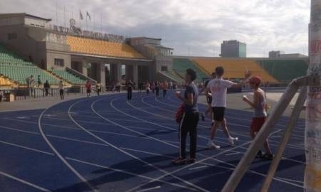 На старте марафона в Алматы почтили память погибших в теракте в Бостоне