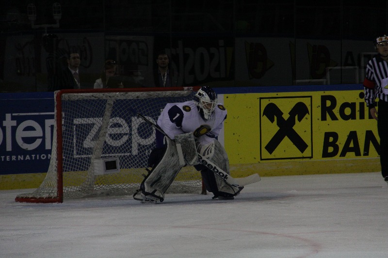 Казахстан — Южная Корея: вместо Виталия Колесника на лед вышел Павел Полуэктов