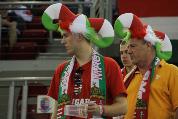 Венгры болеют за Италию