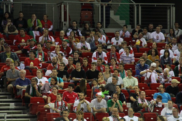 Венгры болеют за Италию