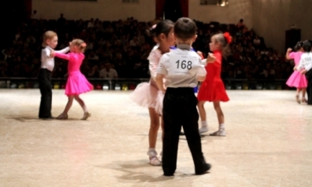 В Таразе состоялся международный турнир по спортивным бальным танцам 