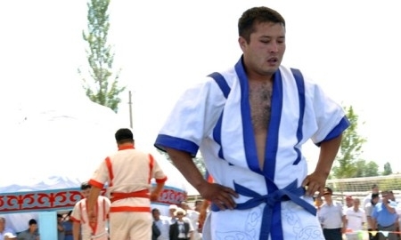 В Мойынкуме состоялись соревнования по казак күресi