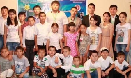 Молодые спортсмены Кызылординской области сыграли в тогыз-кумалак с чемпионами мира по этой игре