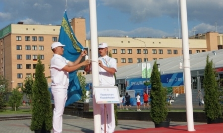 В деревне Универсиады подняли флаг Казахстана