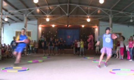 Хоккеисты «Казцинк-Торпедо» пропагандируют спорт в летних лагерях 