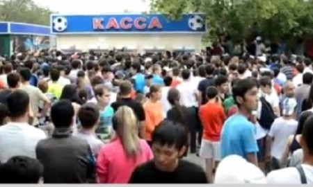 Актюбинцы не выстаивают длинной очереди за билетами на футбольный матч