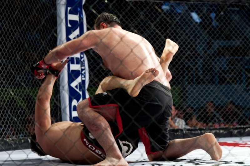 Мма кемерово чемпионат россии 2021. Шавкат боец. Смешанные единоборства в тамбове секция. Боец с флагом казахстана. Боец с флагом казахстана.