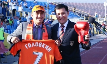 Геннадий Головкин получил футболку «Шахтера»