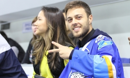 Сон Паскаль на первой игре сезона «Барыса»