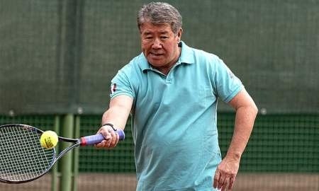 Аким Алматы обыграл бизнесмена в теннис