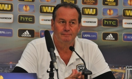 Хуб Стевенс: «Очень сложно играть с соперником, который 9-10 футболистами обороняется»