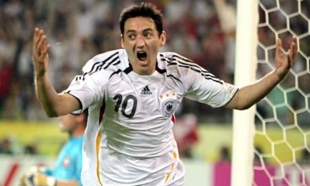 <strong>Оливер Нойвилль, Йенс Новотны, Томас Долль и другие звезды немецкого футбола сыграют матч с ветеранами футбола РК в Алматы!</strong>