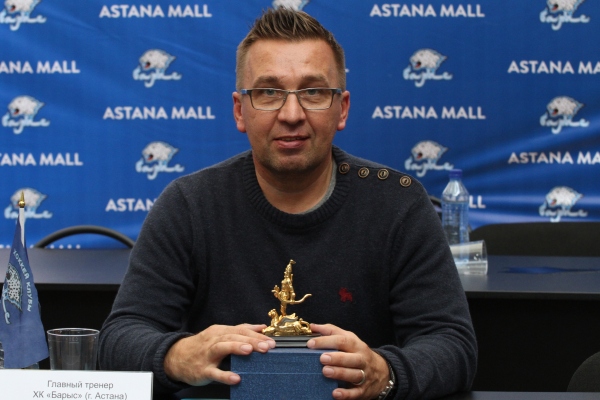 ТОП самых интересных вопросов-ответов прошедшей встречи игроков «Барыса» с болельщиками