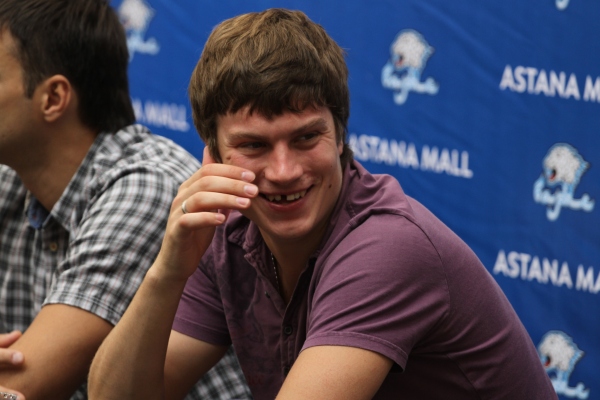 ТОП самых интересных вопросов-ответов прошедшей встречи игроков «Барыса» с болельщиками