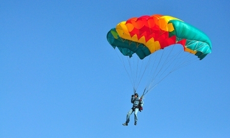 Ежегодный чемпионат Казахстана по парашютному спорту, в этот раз, начался с необычного флеш-моба 