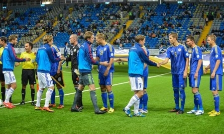 Стартовые составы Фарер и Казахстана