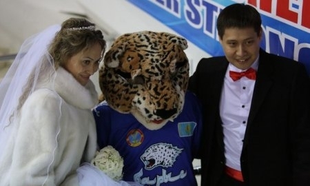 Свадьба на матче «Барыс» — «Ак Барс»