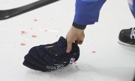 Джошуа Грэттон и Александр Свитов подрались во время матча «Барыс» — «Ак Барс»