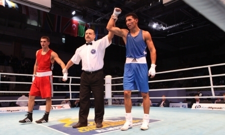 Фоторепортаж с боя чемпионата Мира Жанибек Алимханулы — Богдан Джуратони