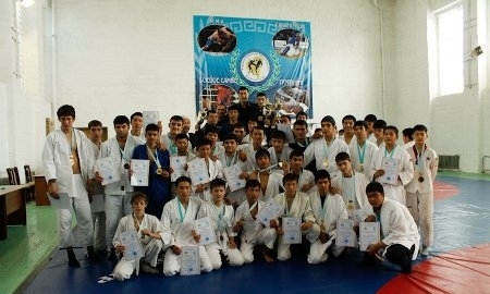 В Актау открытое первенство по рукопашному бою посетили знаменитые спортсмены 