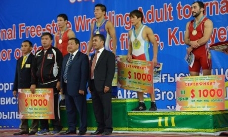 Фоторепортаж с Международного турнира по вольной борьбе памяти Динмухамеда Кунаева