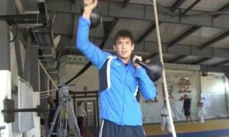 Дзюдоиста Ислама Бозбаева, получившего пулевое ранение в ногу, выписали из больницы