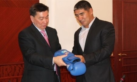 Аким Мангистау встретился с призерами чемпионата Мира по боксу и их тренером