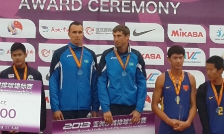 Фоторепортаж с церемонии награждения на чемпионате Азии по пляжному волейболу
