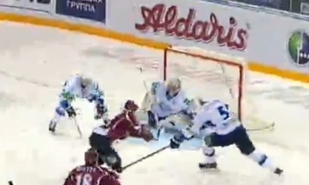 Видеообзор матча КХЛ «Динамо» Рига — «Барыс» — 3:2 Б