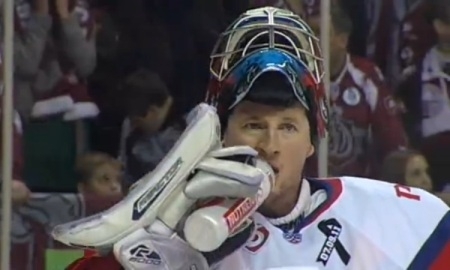 Виталий Колесник пропустил от рижского «Динамо» четыре шайбы