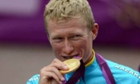 Александр Винокуров посетил выставку достижений СКО в Астане